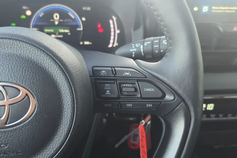 Toyota Yaris din 2025 cu 1.607 km - oferta TOY141463 - foto 11