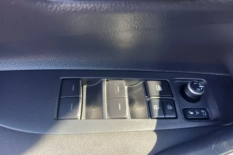 Toyota Corolla din 2019 cu 64.100 km - oferta TOY141465 - foto 12