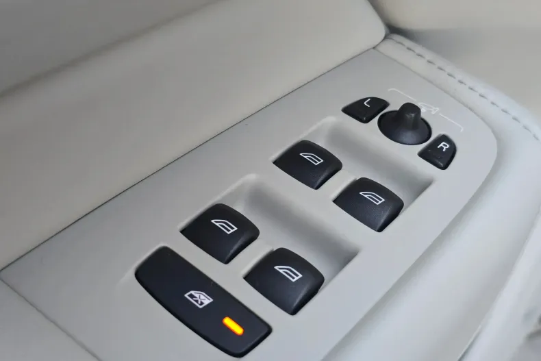 Volvo XC60 din 2020 cu 84.030 km - oferta VOL141466 - foto 9