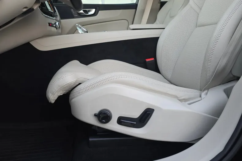 Volvo XC60 din 2020 cu 84.030 km - oferta VOL141466 - foto 11