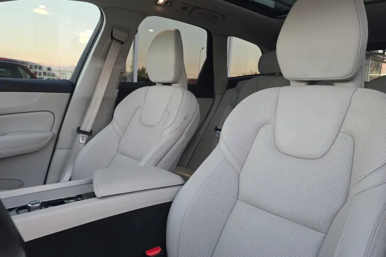 Volvo XC60 din 2020 cu 84.030 km - oferta VOL141466 - foto 14