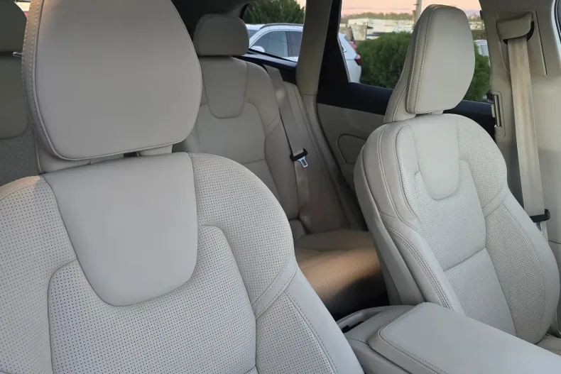 Volvo XC60 din 2020 cu 84.030 km - oferta VOL141466 - foto 27