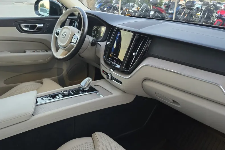 Volvo XC60 din 2020 cu 84.030 km - oferta VOL141466 - foto 28