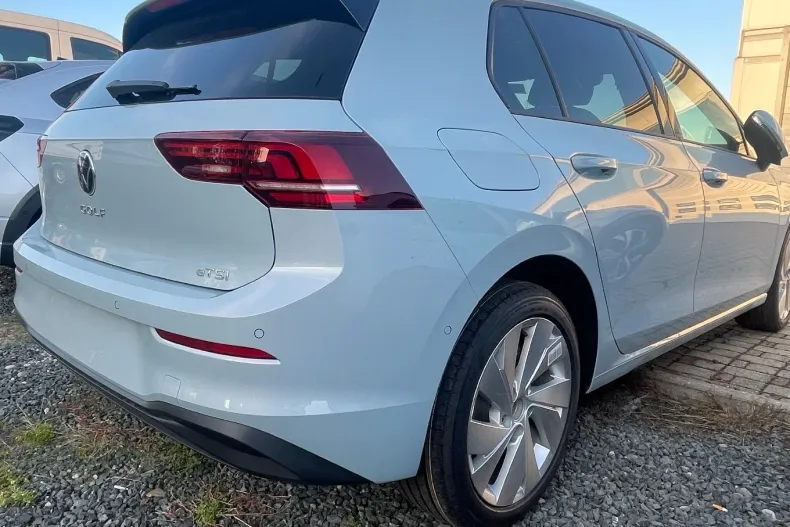 Volkswagen Golf din 2025 cu 6 km - oferta VOL141510 - foto 3