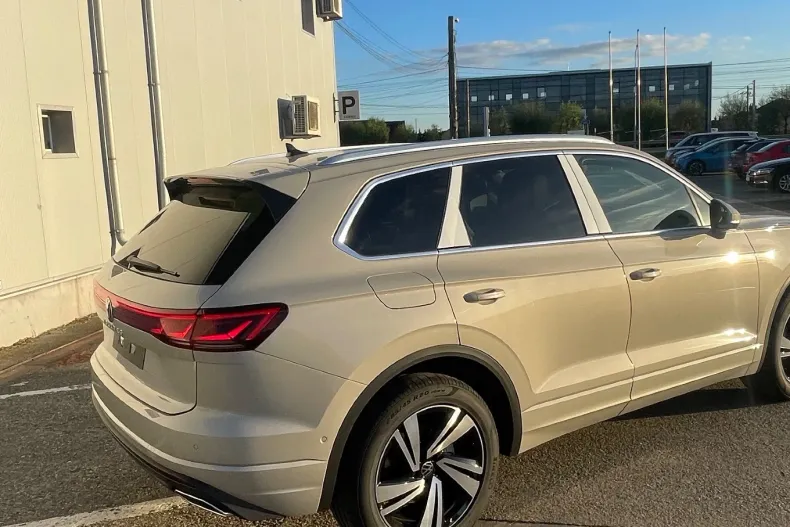 Volkswagen Touareg din 2024 cu 7 km - oferta VOL141511 - foto 8