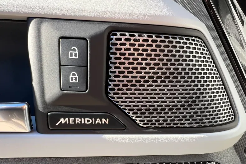 Land Rover Defender din 2023 cu 44.000 km - oferta LAN141533 - foto 7