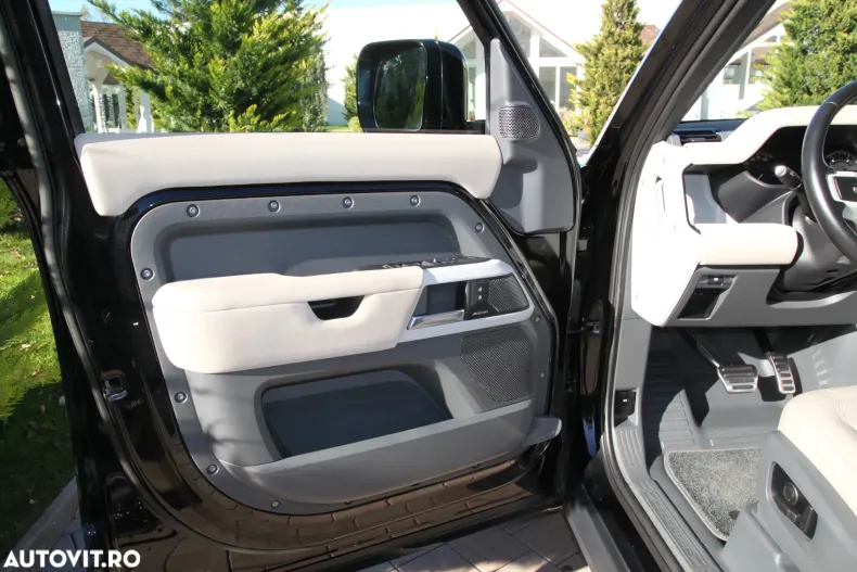 Land Rover Defender din 2023 cu 44.000 km - oferta LAN141533 - foto 9