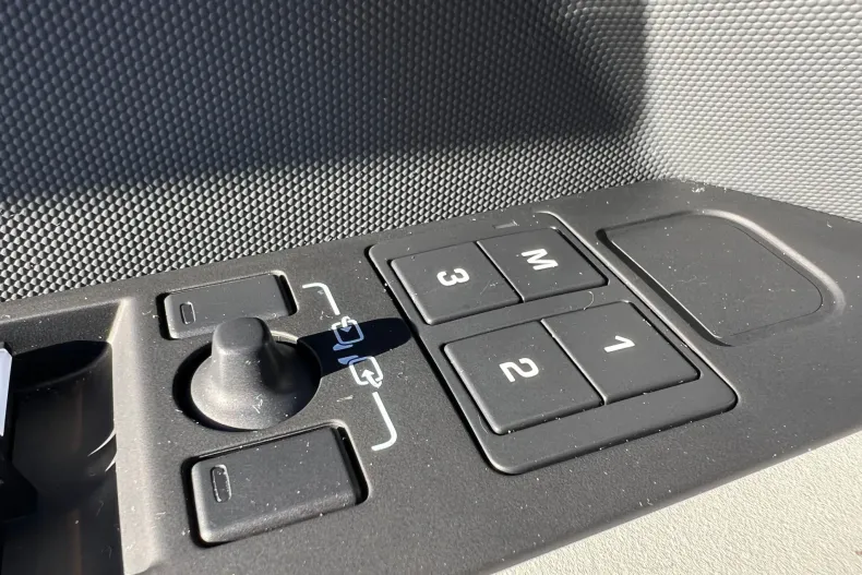 Land Rover Defender din 2023 cu 44.000 km - oferta LAN141533 - foto 25