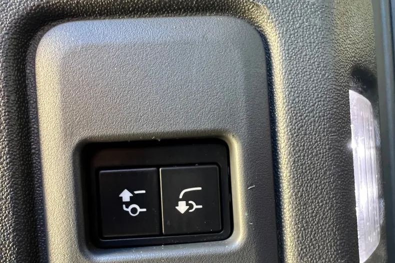 Land Rover Defender din 2023 cu 44.000 km - oferta LAN141533 - foto 35