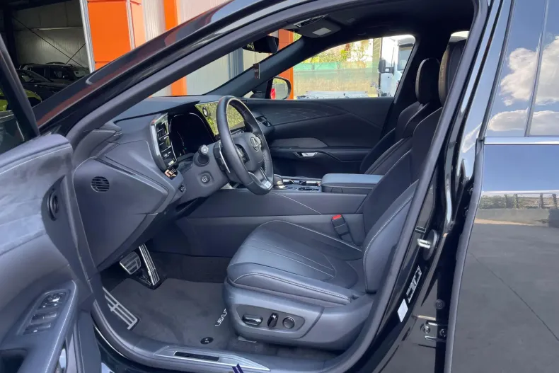 Lexus Seria RX din 2024 cu 32.105 km - oferta LEX141539 - foto 5