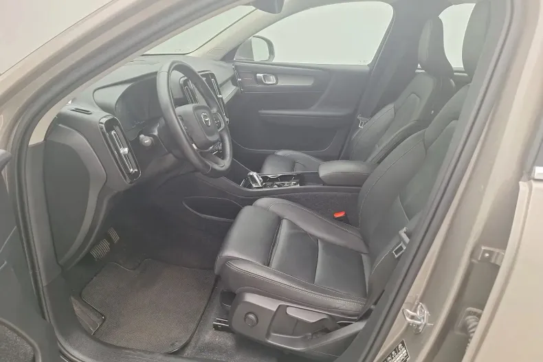 Volvo XC40 din 2021 cu 82.747 km - oferta VOL141582 - foto 7