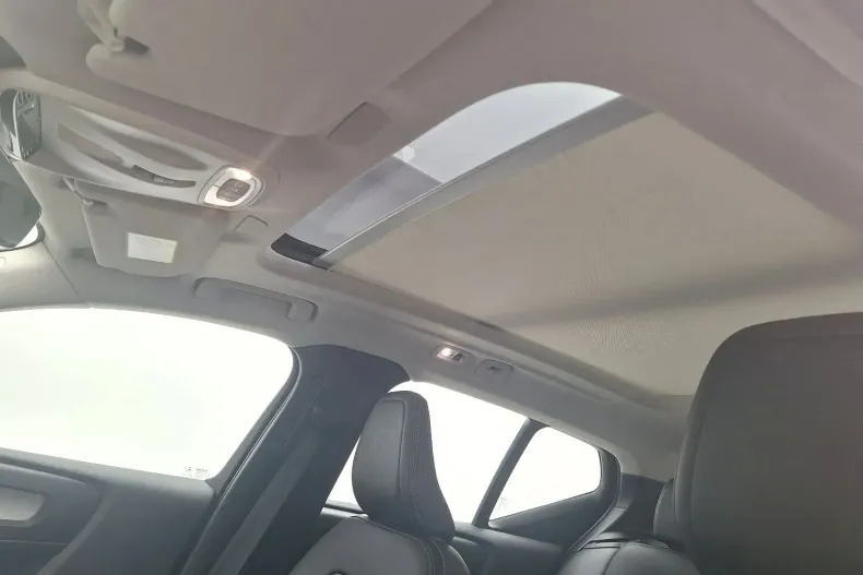 Volvo XC40 din 2021 cu 82.747 km - oferta VOL141582 - foto 12