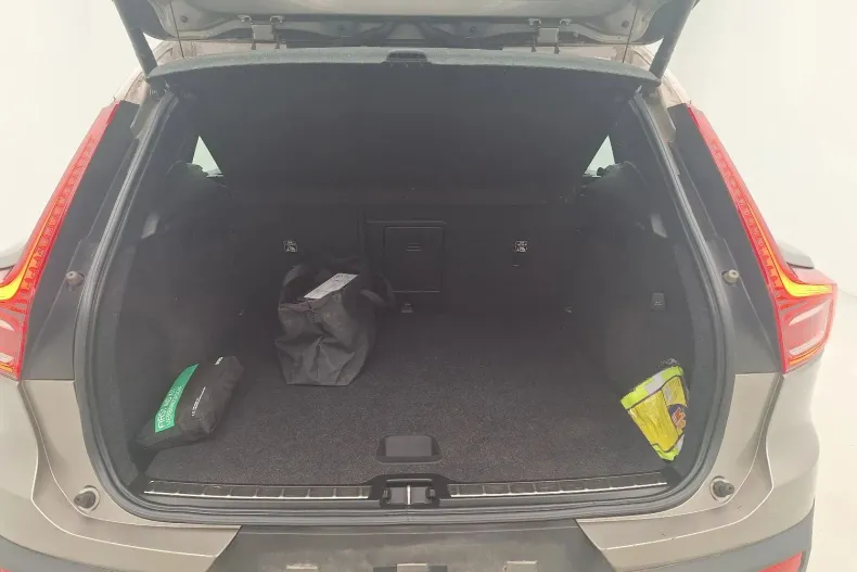 Volvo XC40 din 2021 cu 82.747 km - oferta VOL141582 - foto 13