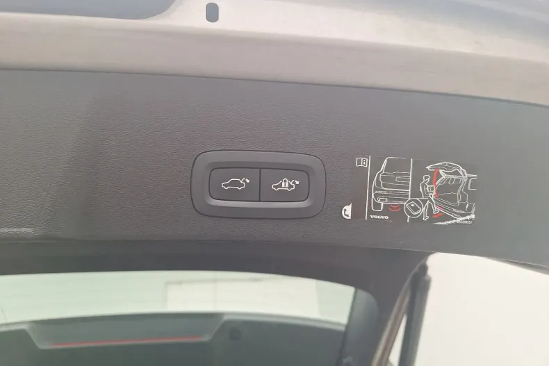 Volvo XC40 din 2021 cu 82.747 km - oferta VOL141582 - foto 14