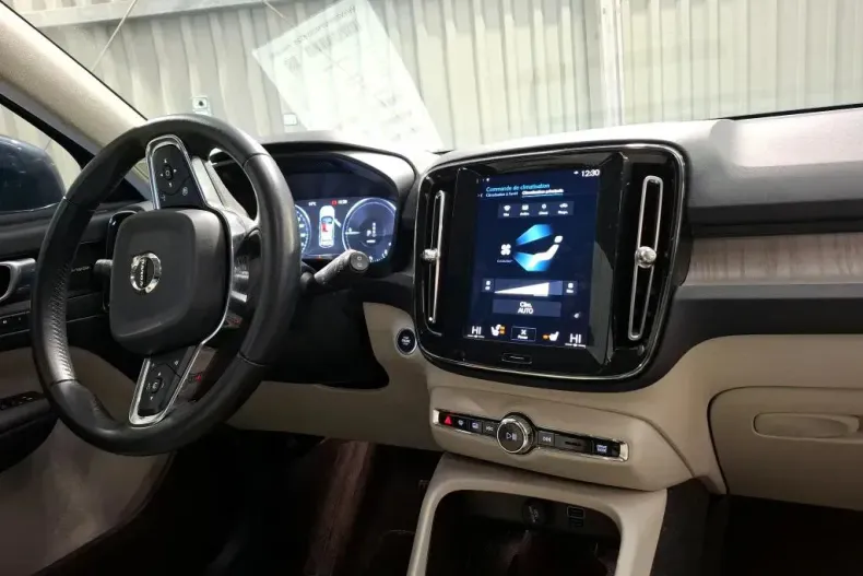 Volvo XC40 din 2020 cu 82.776 km - oferta VOL141583 - foto 2