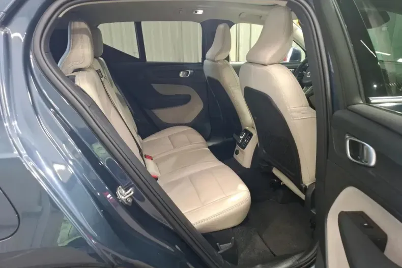 Volvo XC40 din 2020 cu 82.776 km - oferta VOL141583 - foto 7