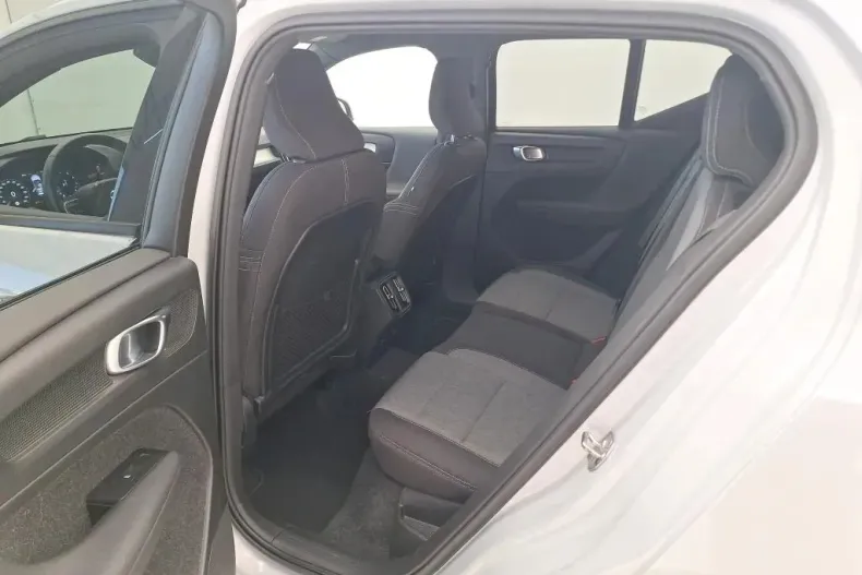 Volvo XC40 din 2020 cu 79.351 km - oferta VOL141593 - foto 7