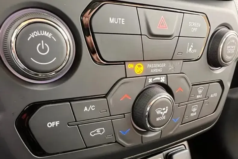 Jeep Renegade din 2022 cu 23.000 km - oferta JEE141608 - foto 23