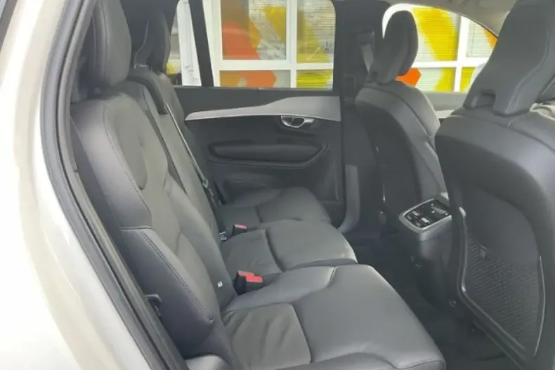 Volvo XC90 din 2023 cu 43.400 km - oferta VOL141655 - foto 18