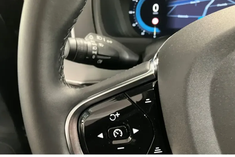 Volvo XC90 din 2023 cu 21.990 km - oferta VOL141660 - foto 17