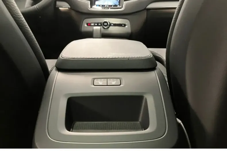 Volvo XC90 din 2023 cu 21.990 km - oferta VOL141660 - foto 25