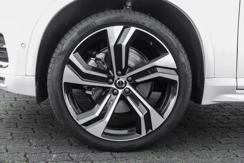 Volvo XC90 din 2023 cu 21.700 km - oferta VOL141677 - foto 3