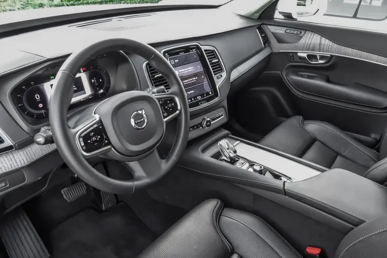 Volvo XC90 din 2023 cu 21.700 km - oferta VOL141677 - foto 4