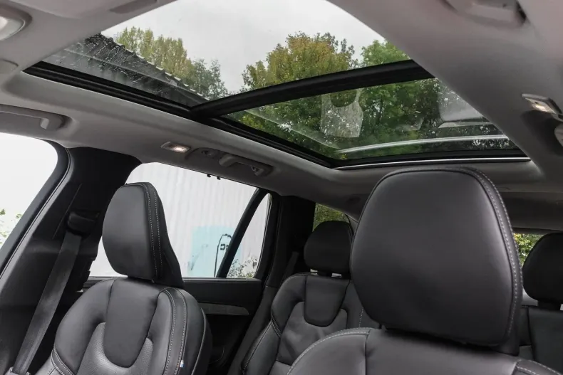 Volvo XC90 din 2023 cu 48.786 km - oferta VOL141721 - foto 4