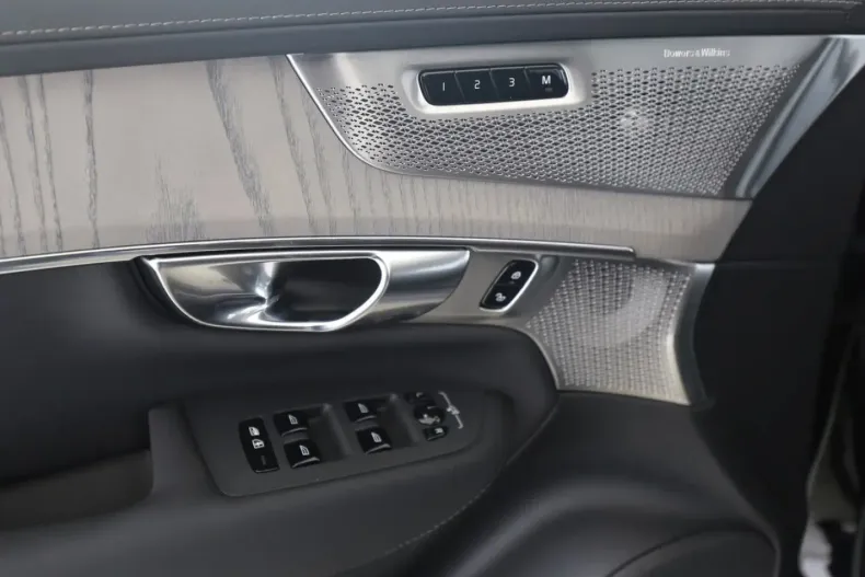 Volvo XC90 din 2025 cu 21.600 km - oferta VOL141774 - foto 8