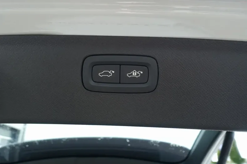 Volvo XC90 din 2025 cu 13.150 km - oferta VOL141776 - foto 25