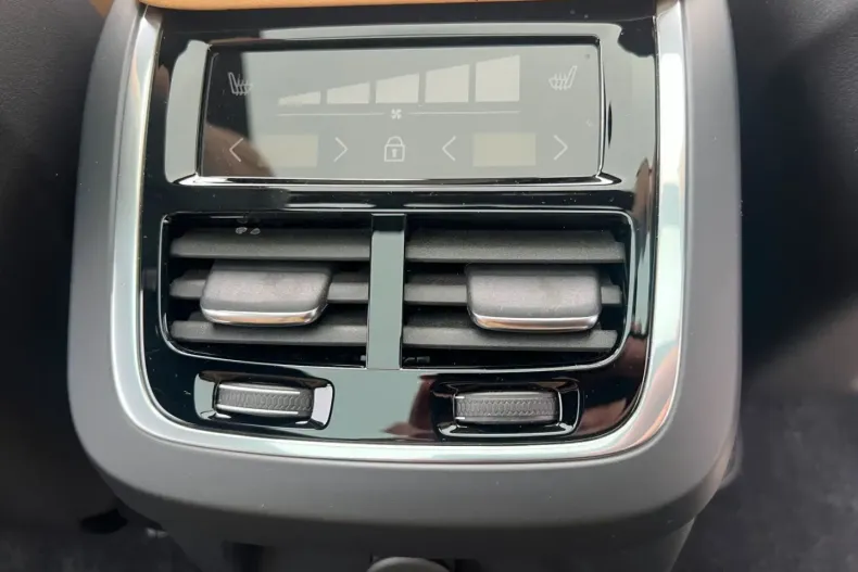 Volvo XC90 din 2024 cu 12.044 km - oferta VOL141777 - foto 11