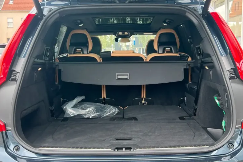 Volvo XC90 din 2024 cu 12.044 km - oferta VOL141777 - foto 12