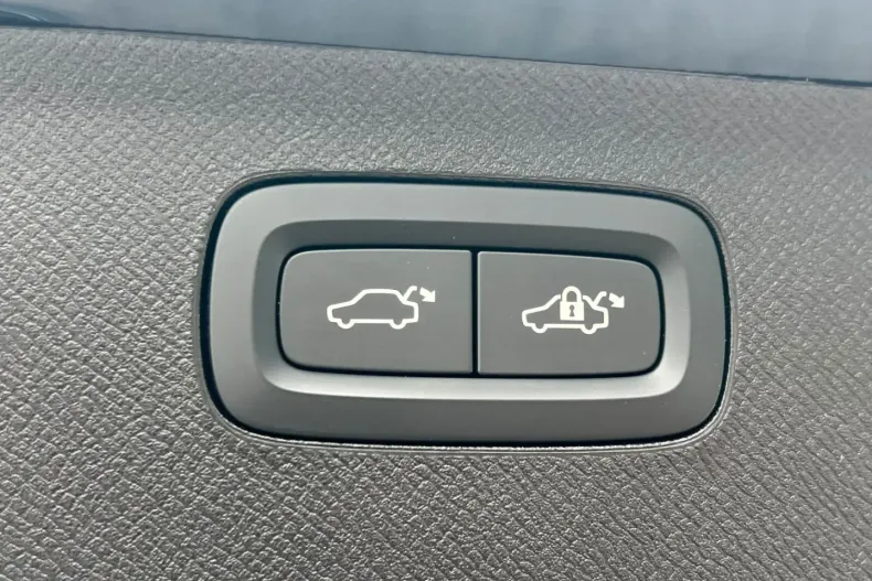 Volvo XC90 din 2024 cu 12.044 km - oferta VOL141777 - foto 13