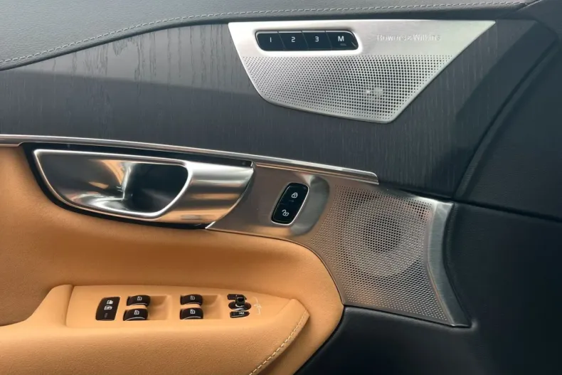 Volvo XC90 din 2024 cu 12.044 km - oferta VOL141777 - foto 17