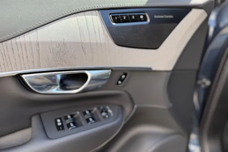 Volvo XC90 din 2024 cu 27.000 km - oferta VOL141780 - foto 12