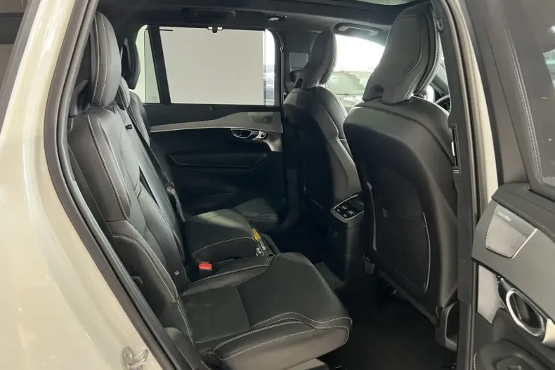 Volvo XC90 din 2024 cu 24.697 km - oferta VOL141786 - foto 12