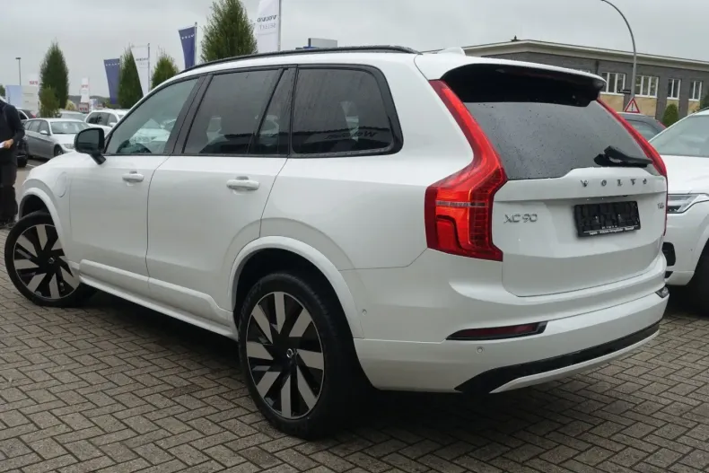 Volvo XC90 din 2024 cu 12.900 km - oferta VOL141789 - foto 4