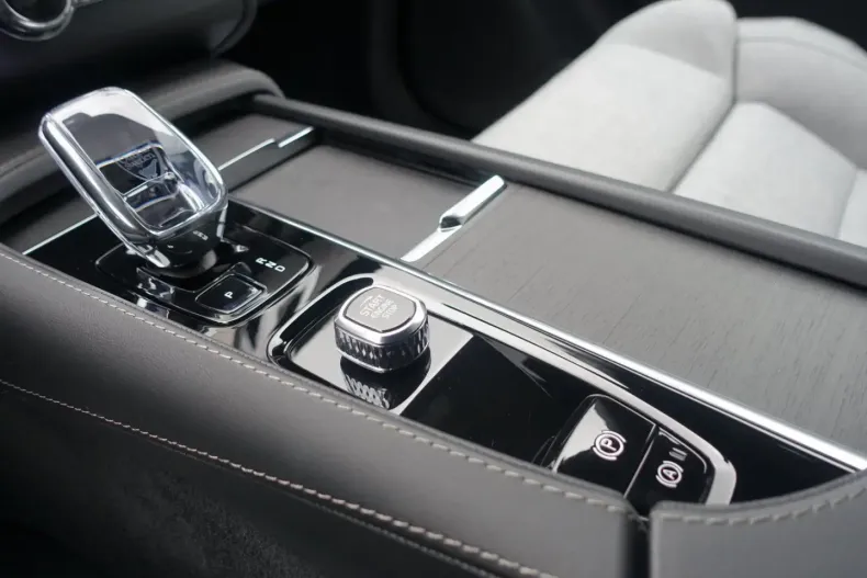 Volvo XC90 din 2024 cu 12.900 km - oferta VOL141789 - foto 14