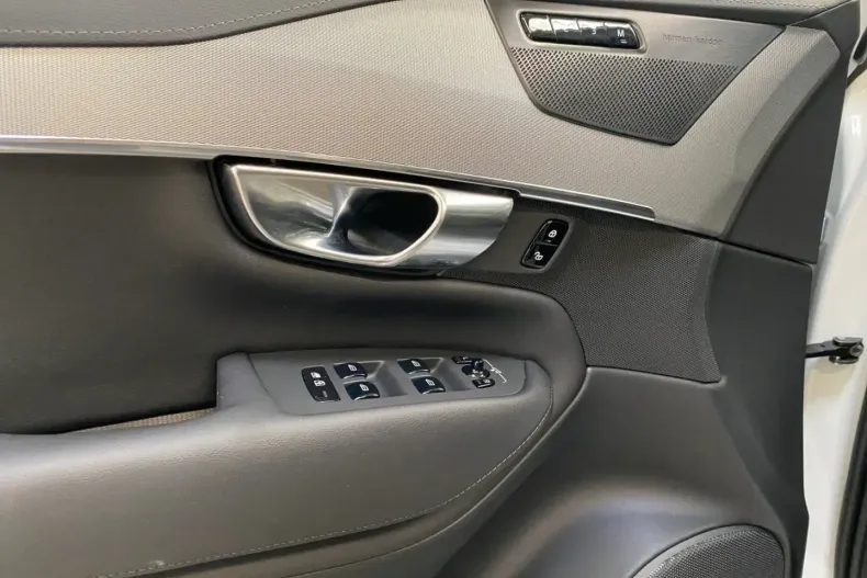 Volvo XC90 din 2024 cu 27.255 km - oferta VOL141794 - foto 8