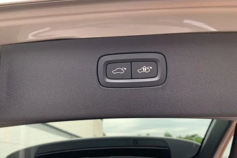 Volvo XC90 din 2024 cu 35.545 km - oferta VOL141795 - foto 24