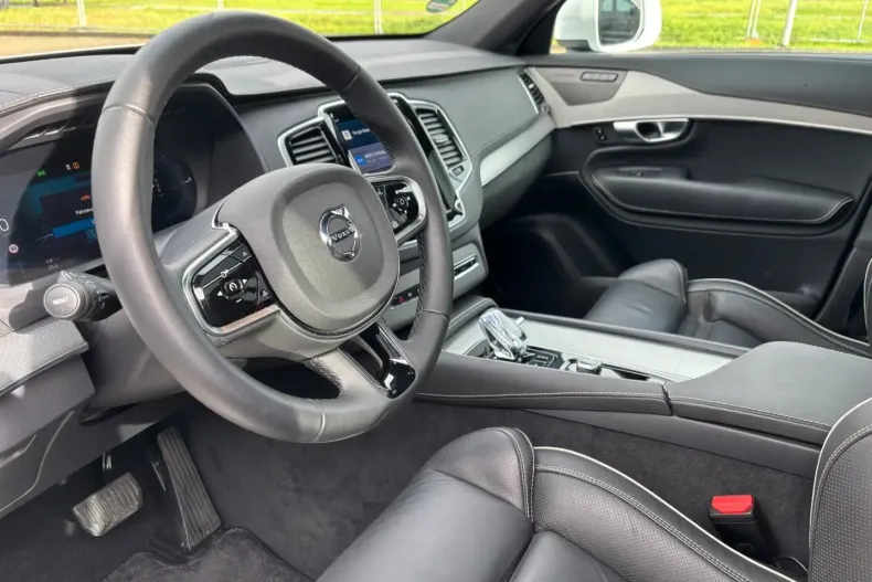 Volvo XC90 din 2024 cu 26.900 km - oferta VOL141797 - foto 12