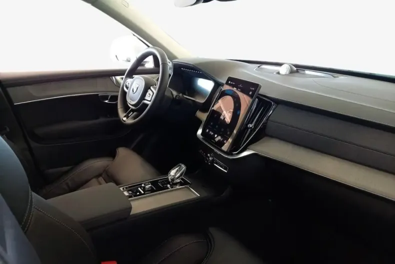 Volvo XC90 din 2025 cu 4.148 km - oferta VOL141799 - foto 9