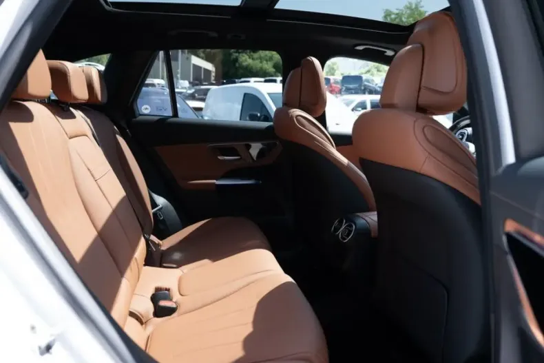 Mercedes-Benz GLC 300 din 2024 cu 17.987 km - oferta MER141803 - foto 5