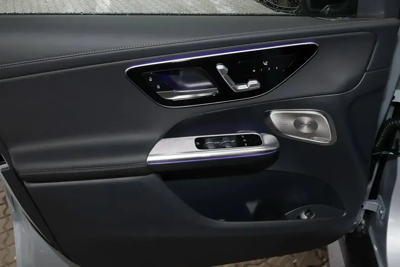 Mercedes-Benz GLC 300 din 2025 cu 18.894 km - oferta MER141840 - foto 6