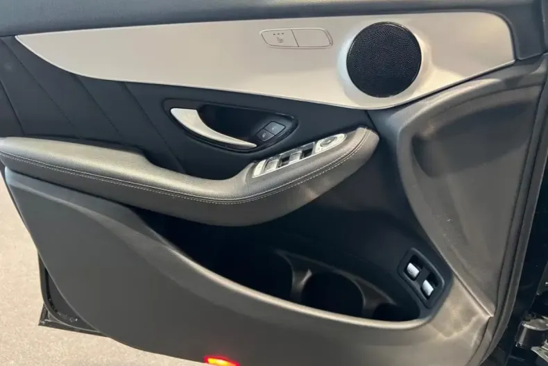 Mercedes-Benz GLC 300 din 2021 cu 69.134 km - oferta MER141897 - foto 8