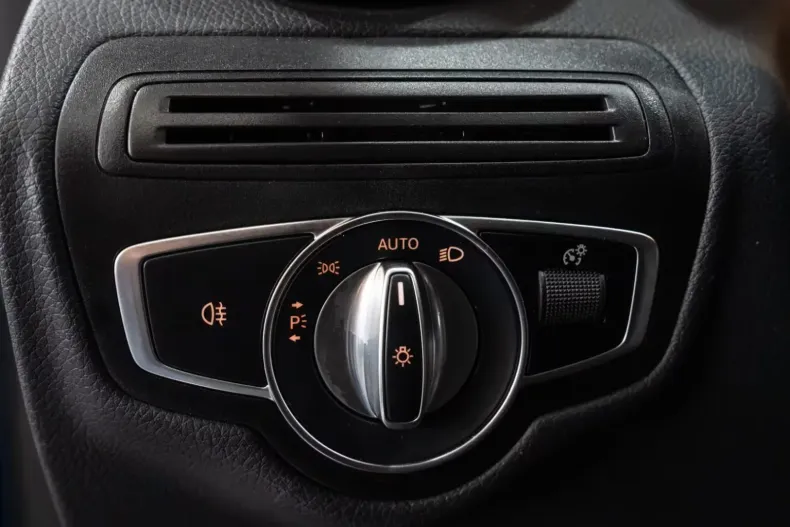 Mercedes-Benz GLC 300 din 2021 cu 54.026 km - oferta MER141901 - foto 5