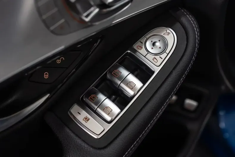 Mercedes-Benz GLC 300 din 2021 cu 54.026 km - oferta MER141901 - foto 6