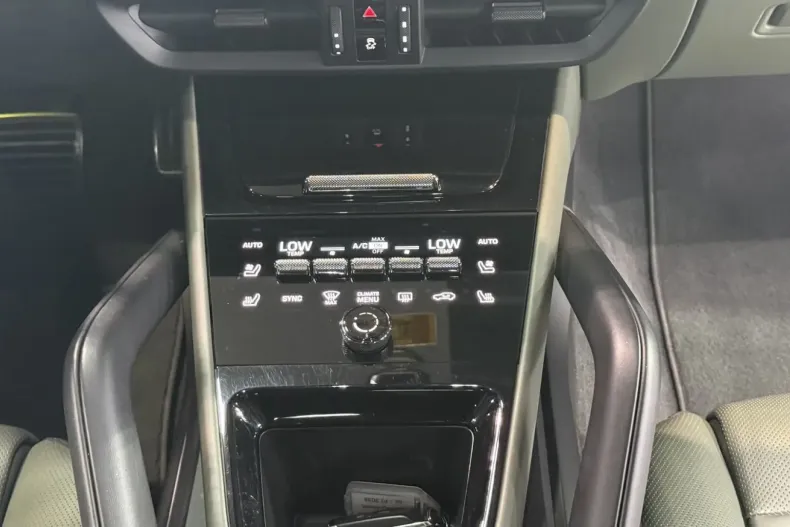 Porsche Cayenne din 2023 cu 39.238 km - oferta POR141903 - foto 24