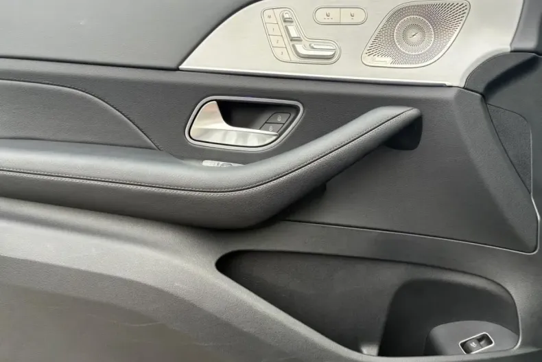 Mercedes-Benz GLE 300 din 2024 cu 20.000 km - oferta MER141970 - foto 7