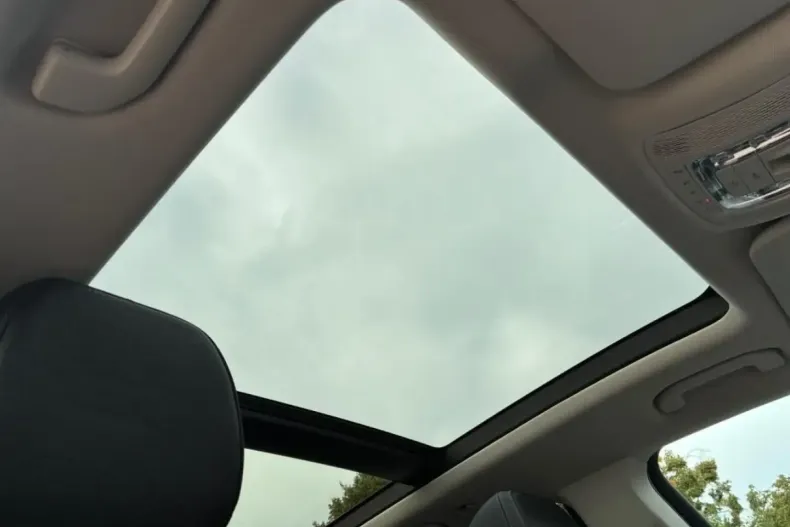 Mercedes-Benz GLE 300 din 2024 cu 20.000 km - oferta MER141970 - foto 8